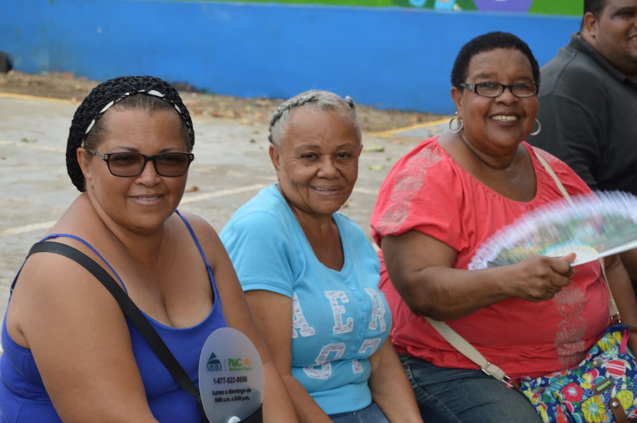 Más de mil personas afectadas por el huracán Irma en Loíza han pasado por el Boys & Girls Club del barrio Medianía Alta para buscar su plato de comida caliente elaborado por más de 30 chefs de toda la isla coordinados por la Chef Marilyn.