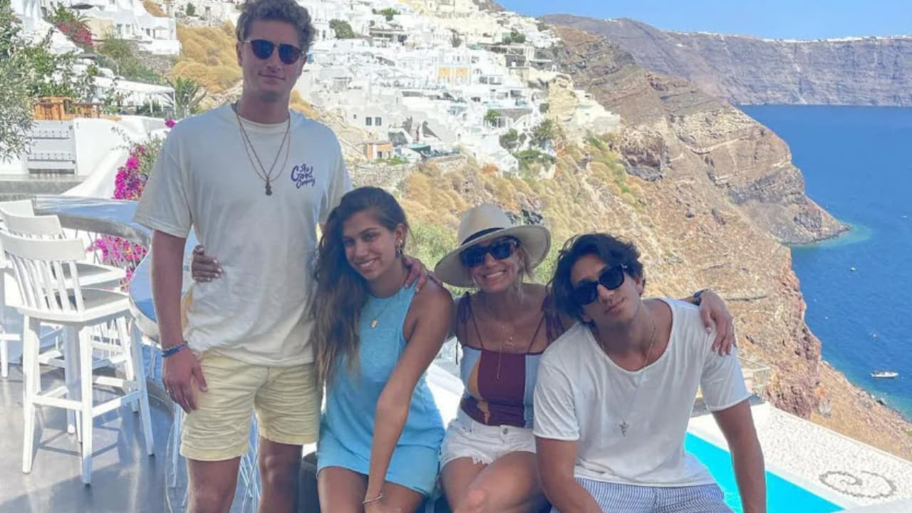 Sean Salazar viajó con Lili Estefan y sus hijos a Grecia en agosto de 2022.