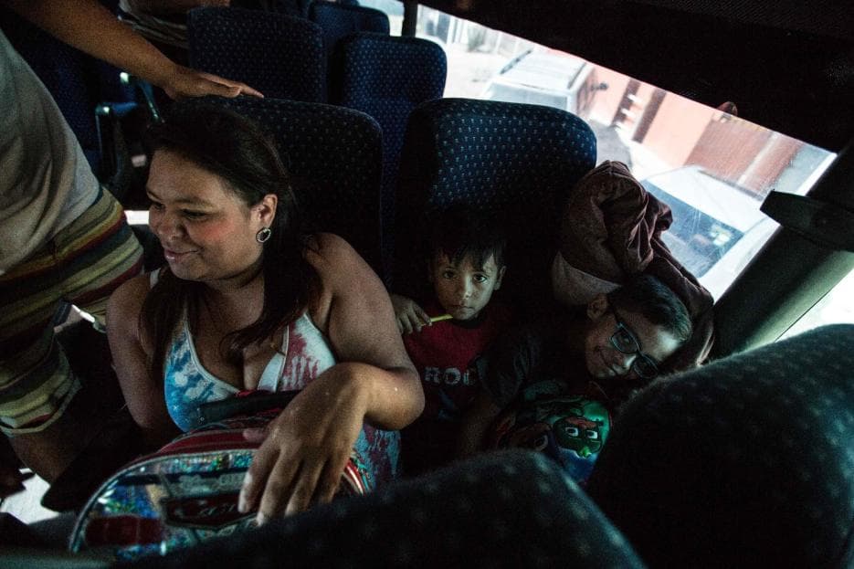 Ileidy Díaz, from Guatemala, says he no longer wants her children to suffer more while they wait until January 14 for a court date. She says that they were mistreated in detention and that Border Patrol officials forced her to sign her return to Mexico while her children were crying.