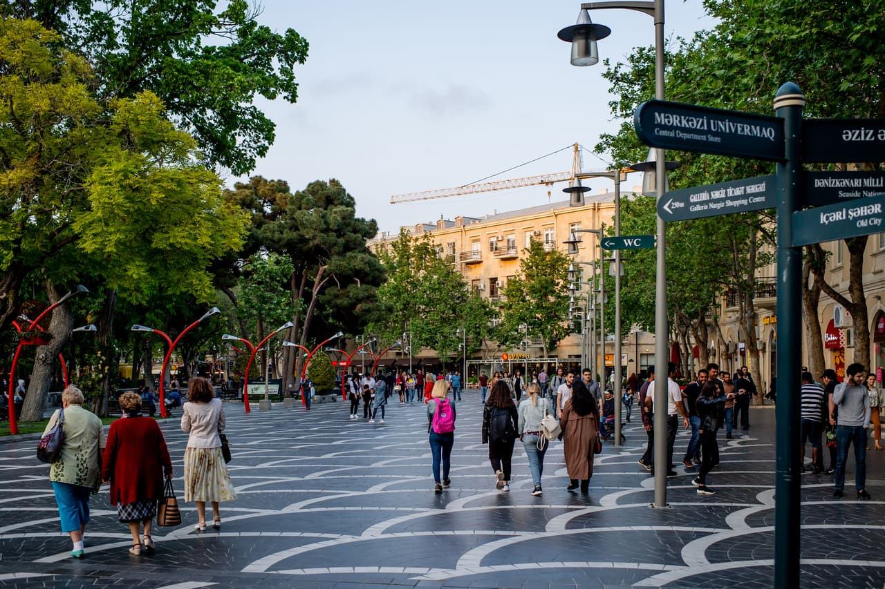 Bakú será la sede de la Final de la Europa League entre Chelsea y Arsenal. La capital de Azerbaiyán, que recibirá el duelo del miércoles 29 de mayo, ofrece espectaculares postales.