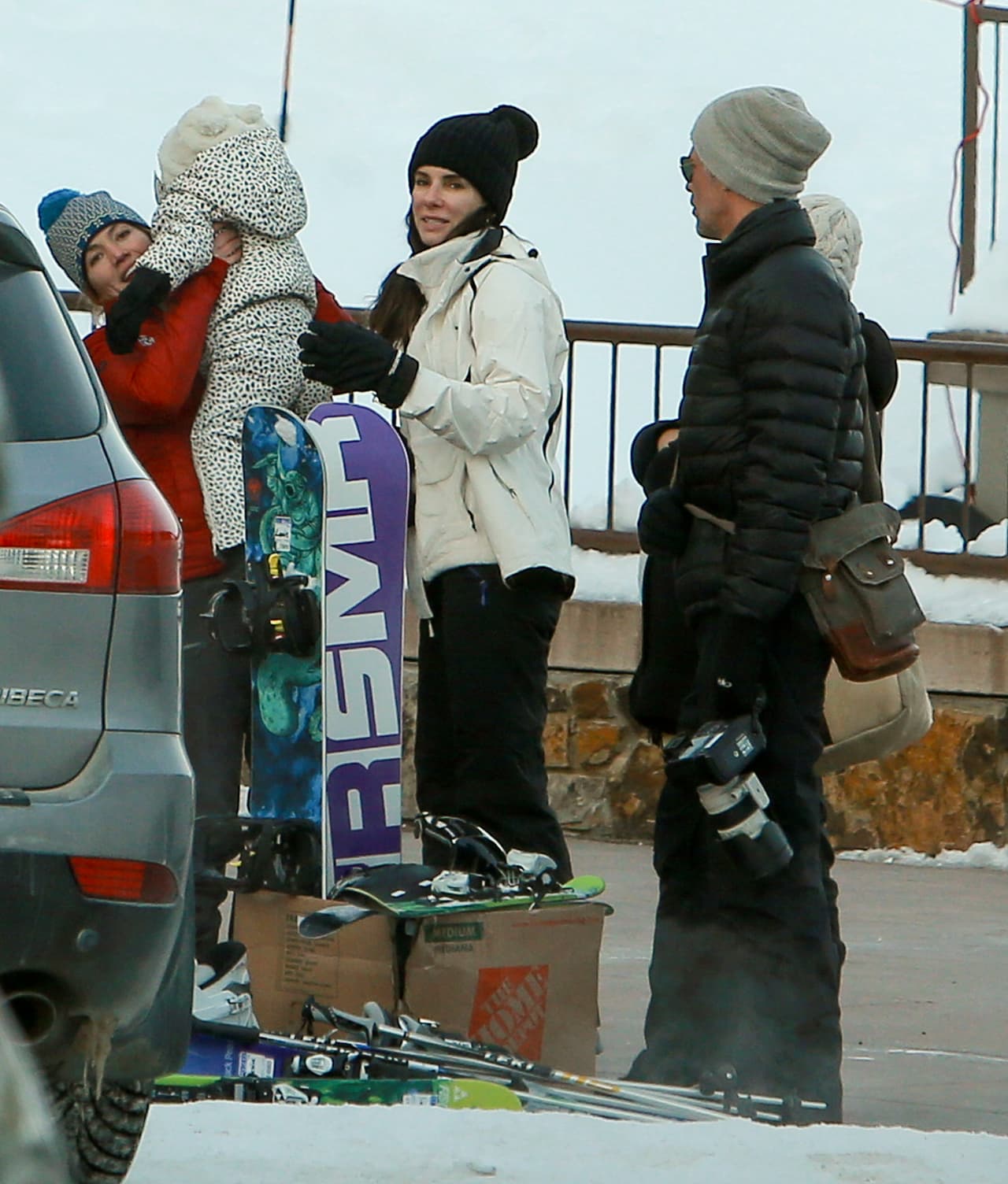 Viajó con su guapísimo novio, el fotógrafo y modelo Bryan Randall.