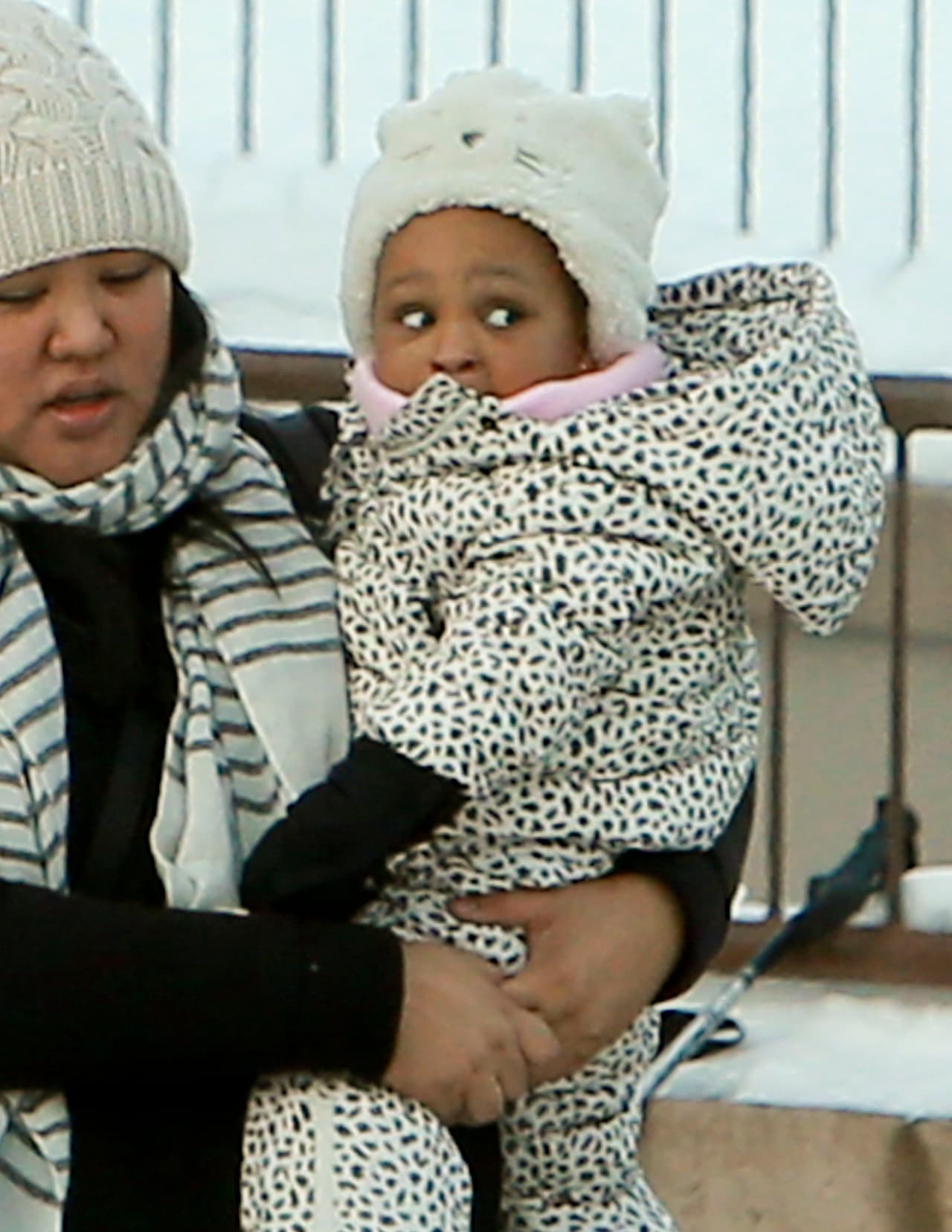 La nana de los peques también viajó con la familia,