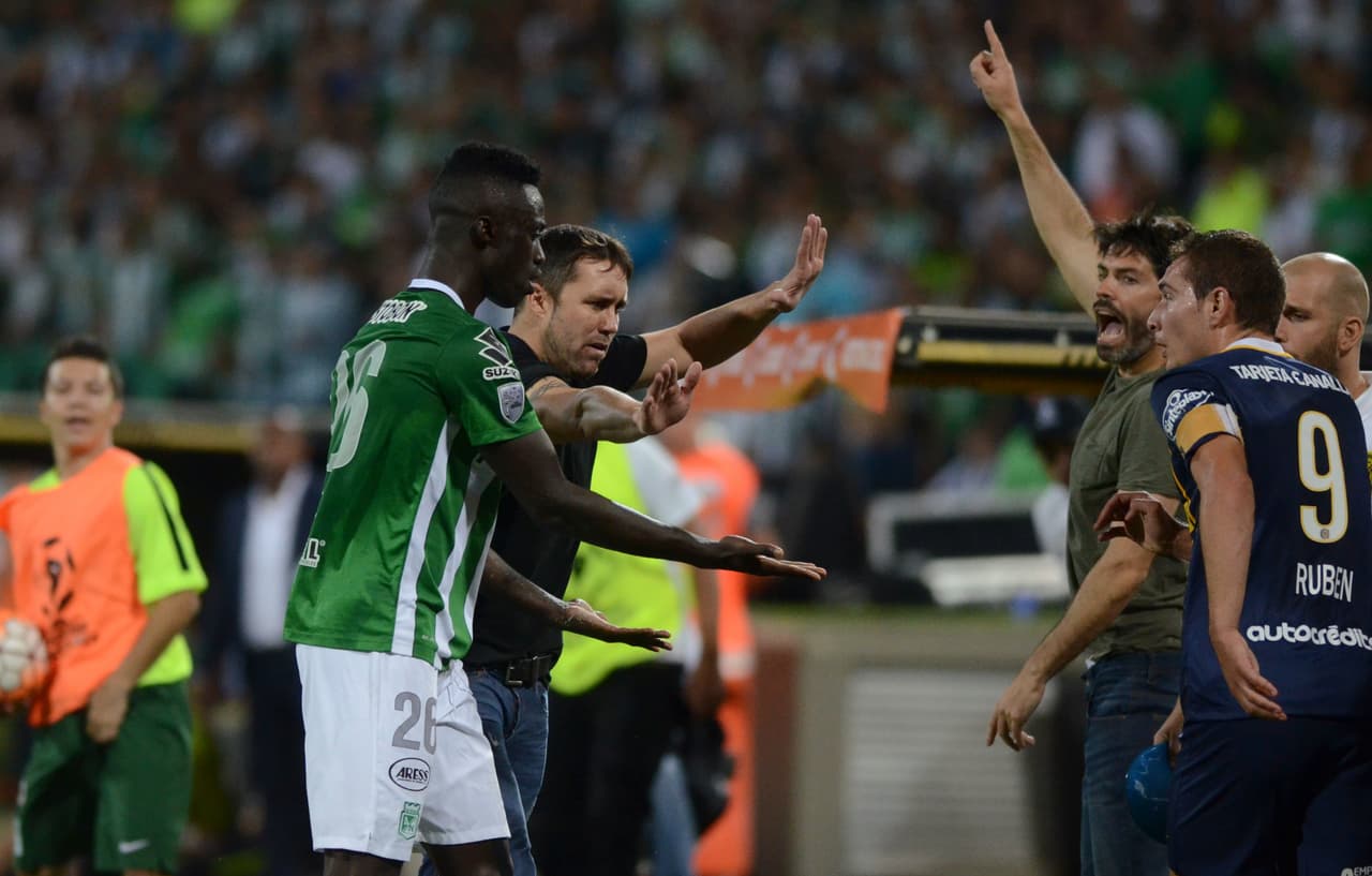 En vez de agredir a los colombianos para provocarlos y engancharlos, Coudet separó a los suyos y los encaminó al vestidor para bajarles la calentura.