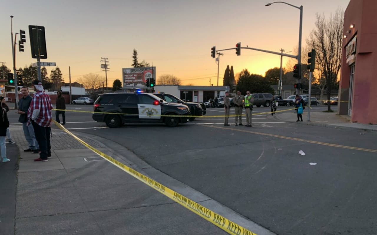 Balacera con agentes del Sheriff deja un hombre muerto y una mujer herida en San Leandro