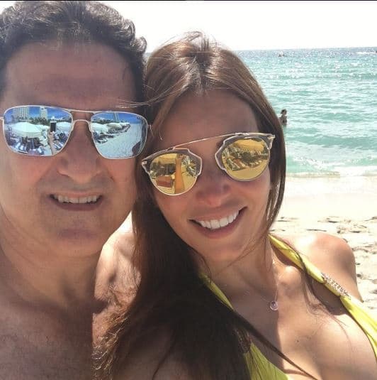 Disfrutar de la playa junto a su novio es uno de sus planes favoritos.