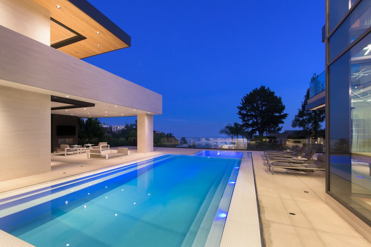 De acuerdo con otro agente de bienes raíces consultado por TMZ, el rumor es que Michelle había estado explorando ese vecindario y la casa en los últimos días.
<br>