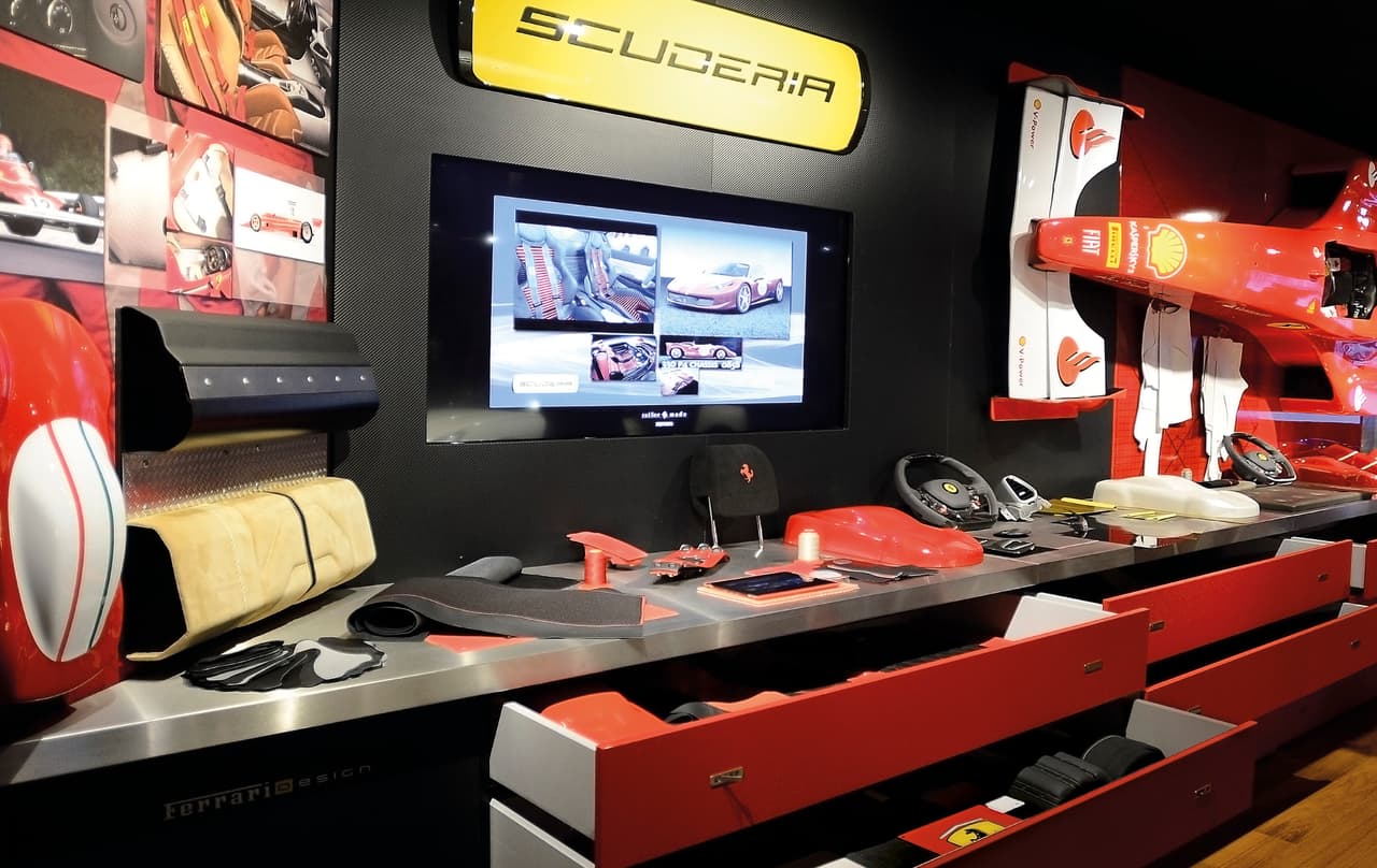 El programa One-Off es parte de la división Ferrari's Special Projects que desarrolla versiones únicas o de edición súper limitada de algunos modelos de la marca. Solo clientes muy millonarios y con buenas relaciones con el fabricante pueden optar por un modelo preparado en el programa. Se trata literalmente de autos hechos a la medida, lo cual se ratifica en la sección de personalización conocida como Ferrari Tailor Made.