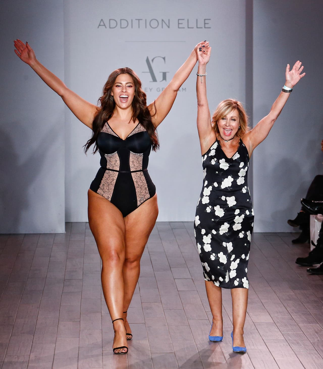 La famosa modelo Ashley Graham fue la protagonista del desfile de Addition Elle, con varios bellos trajes de baño y atuendos para chicas con orgullosas curvas.