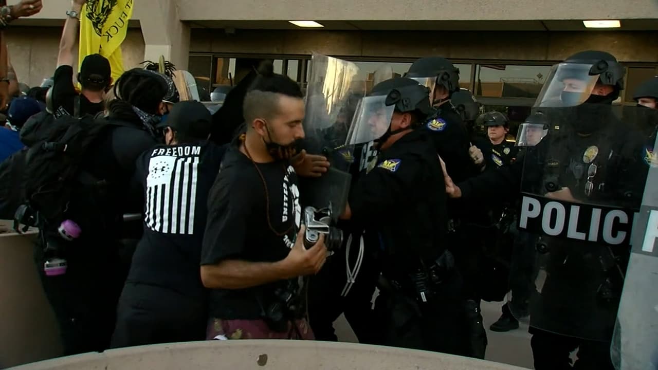 Protesta en Phoenix termina en enfrentamiento con la policía y varios arrestos