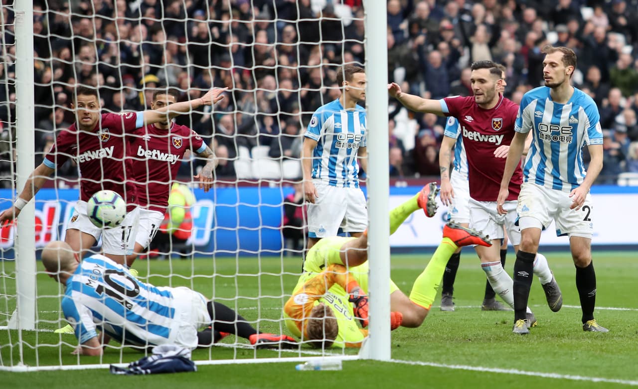 Sin embargo, Angelo Ogbonna puso la primera cuota en ese objetivo al minuto 75 y algo se podía esperar. Desde el descanso el Chicharito ya estaba en cancha.