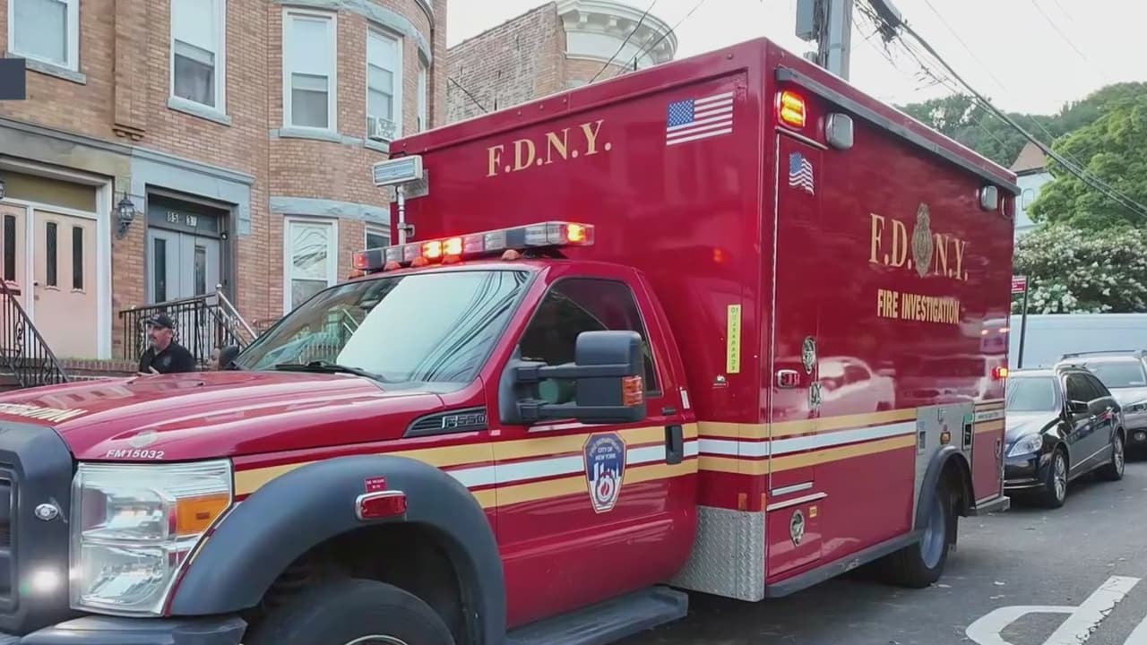 Incendio en Queens deja varias viviendas multifamiliares inhabitables: hay dos personas heridas