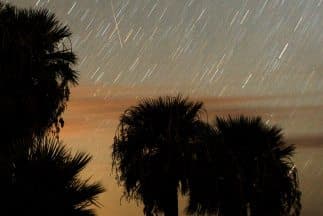 Aunque ya los meteoritos comenzaron a cruzar nuestro cielo desde mediados de abril la mayor cantidad será visible entre los días 5 y 6 de mayo de 2019. 
<b>El lugar del cosmos del cual proceden es la estrella Eta en la constelación Acuario, de ahí su nombre. </b>