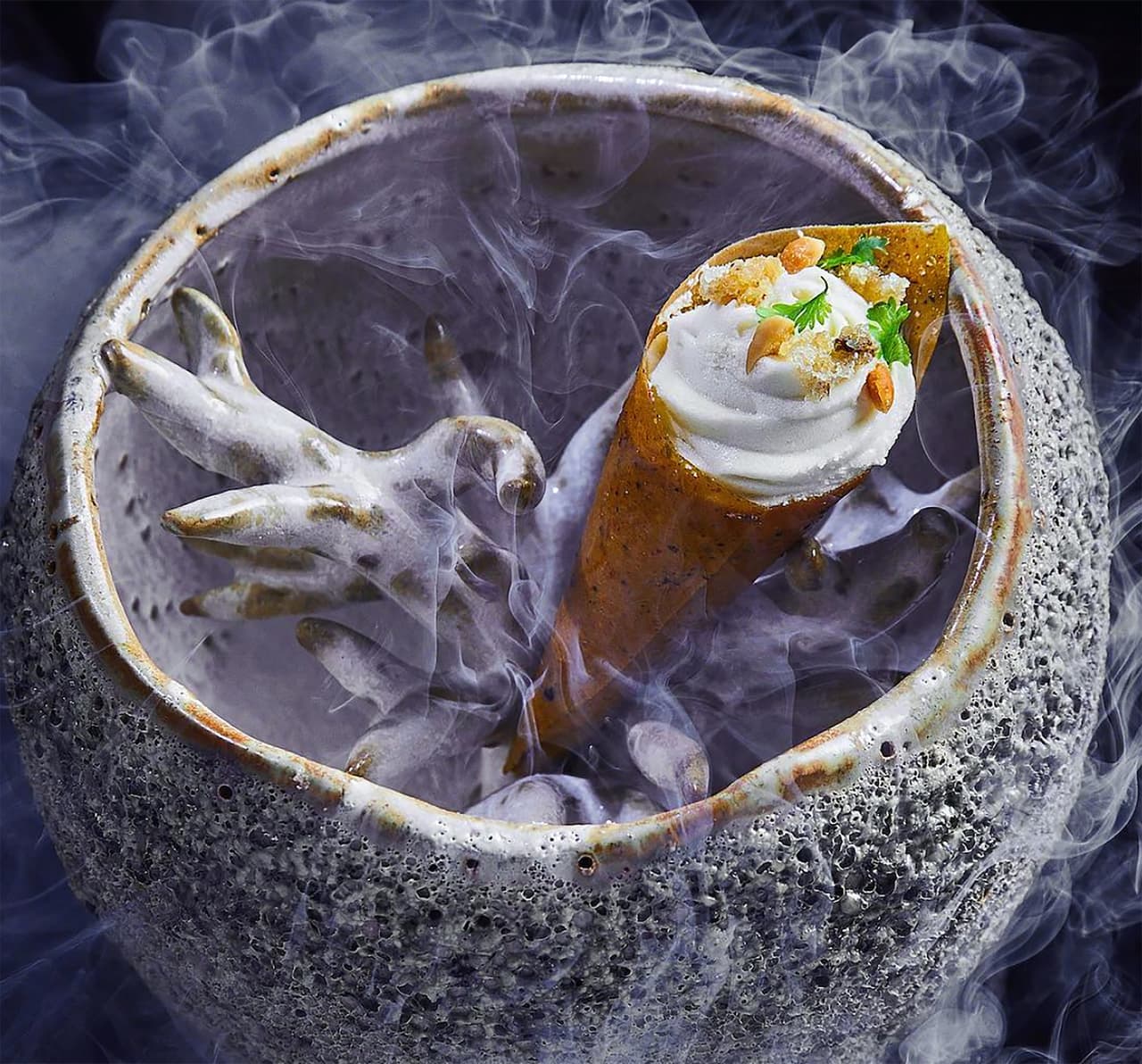 <b>Puesto 4: Gaggan, </b>ubicado en Bangkok, Tailandia. Estilo de comida: india progresiva. Durante los últimos cuatro años consecutivos fue elegido como 
<a href="https://www.instagram.com/p/Bj91Bc3nAhX/?utm_source=ig_web_copy_link">el mejor restaurante de Asia. </a>