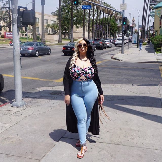 Un outfit idóneo para lucir muy street style.