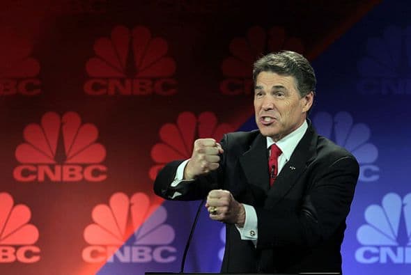 4. En uno de sus mítines en New Hamphire semanas atrás Perry prohibió la entrada de extranjeros, según reportó por un mensaje de Twitter Steve Peoples, reportero de The Associated Press.