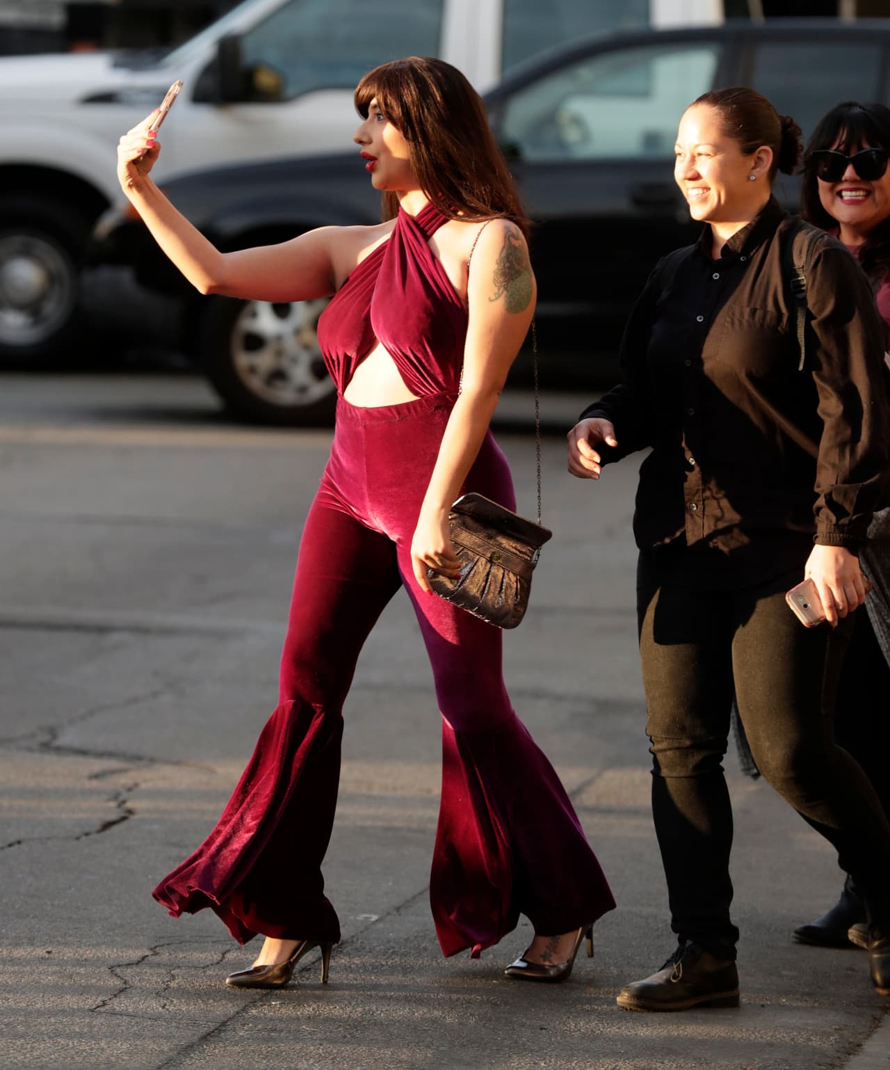 Una fanática llegó caracterizada como Selena, luciendo el famoso traje de tercipelo que se ha vuelto un referente de la cantante.