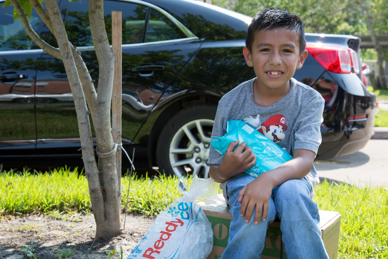 Jerick Medina, de 7 años, vivía con su madre en un apartamento que quedó sumergido. Cuando regresó y se dio cuenta de que su juego Wii estaba dañado por completo se puso muy triste.