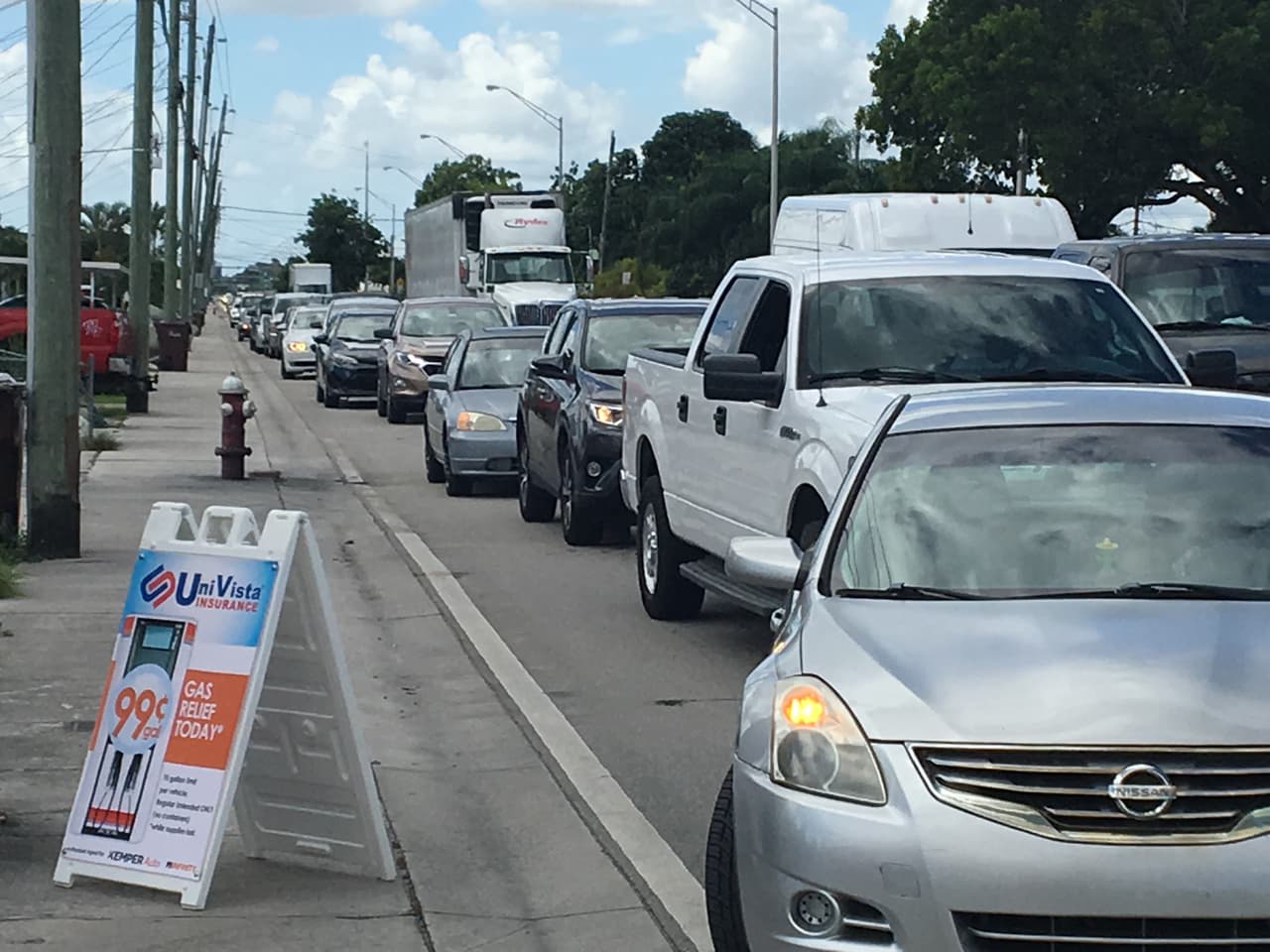 La promoción atrajo a decenas de conductores a quienes no les importa hacer largas filas.