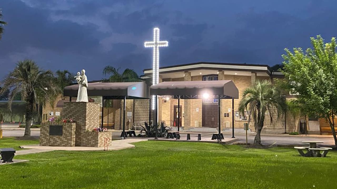 Cierran iglesia católica de Houston después de que el sacerdote y otro miembro resultan contagiados con coronavirus 