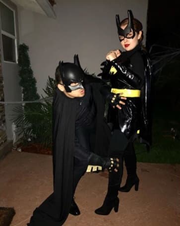 Larry le entregó el anillo de compromiso a Kenia durante un viaje en globo aerostático.