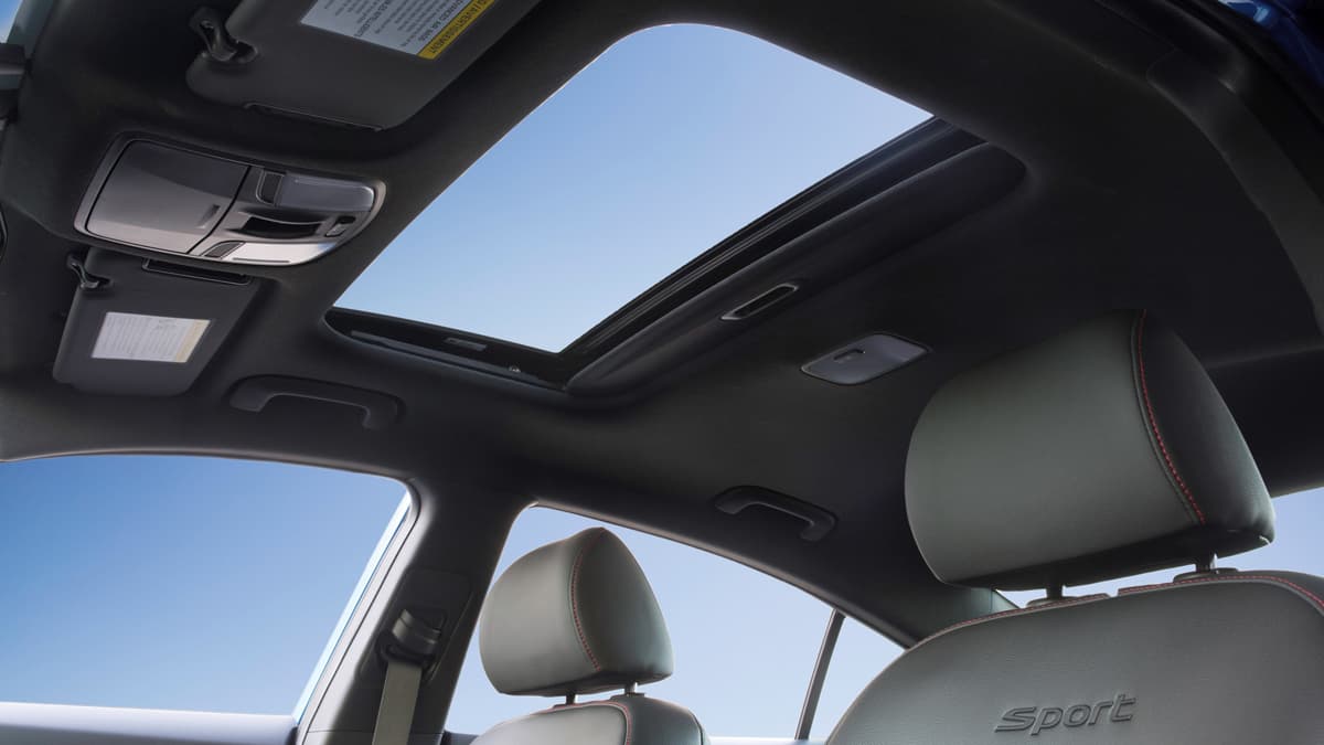 En el Elantra Sport 2017 se ha colocado suspensión trasera de eslabones múltiples, elemento que promete una conducción más dinámica y enfocada en la deportividad.