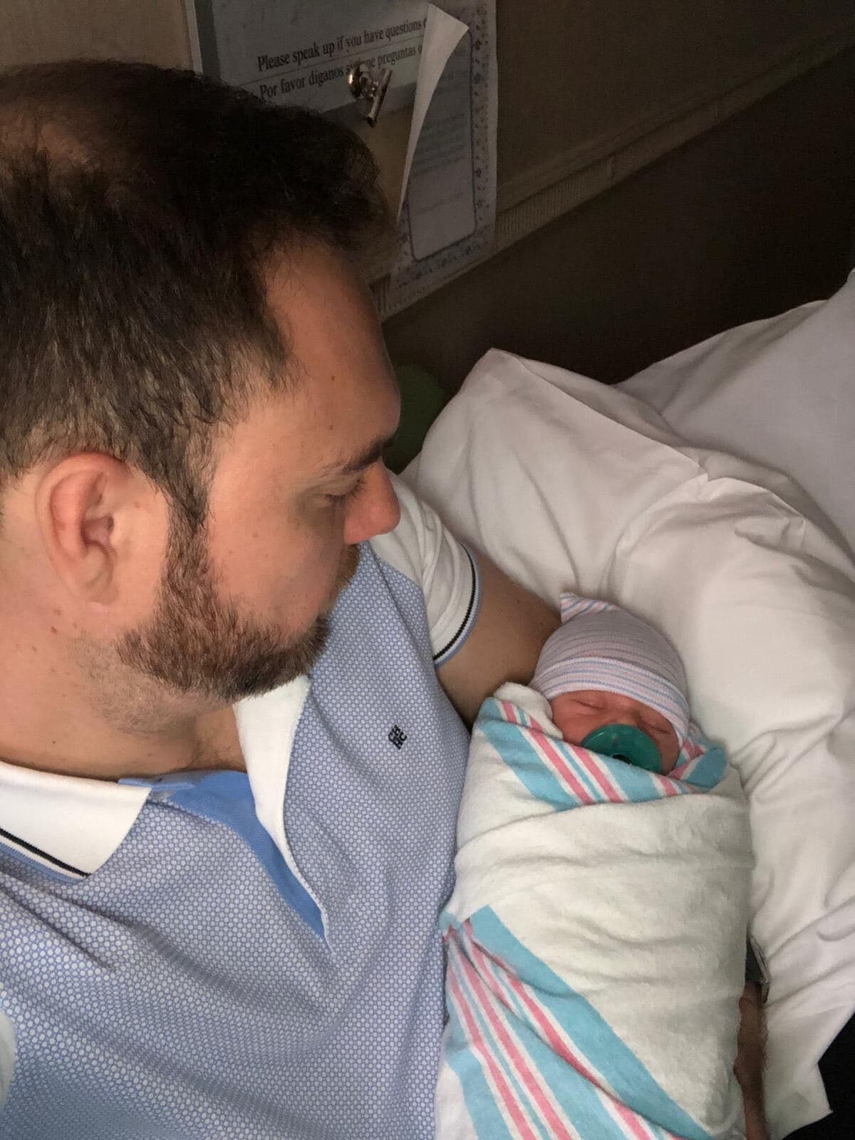 El 22 de julio pasado, 
<a href="https://www.univision.com/shows/primer-impacto/la-espera-termino-ya-nacio-la-bebe-de-michelle-galvan">Michelle y Fernando se convitieron en padres por primera vez.</a> Megan ha sido el regalo que la vida les ha dado
<b> luego de pasar por momentos duros </b>y que ha acrecentado todavía más la inmensa fe que ambos profesan.