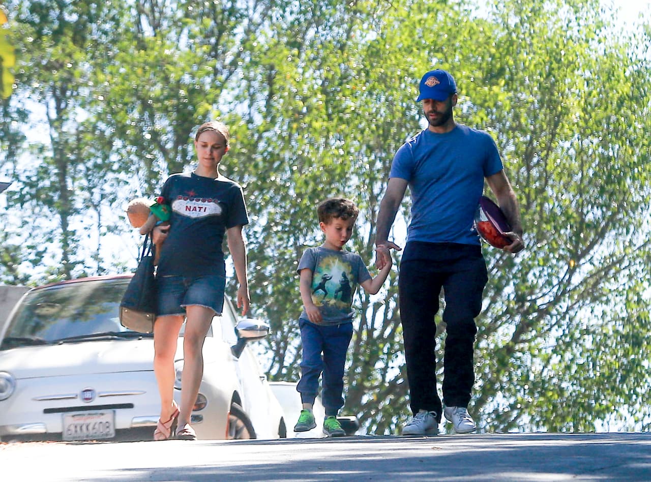 Cuando se trata de su familia Natalie Portman deja de lado el glamour.