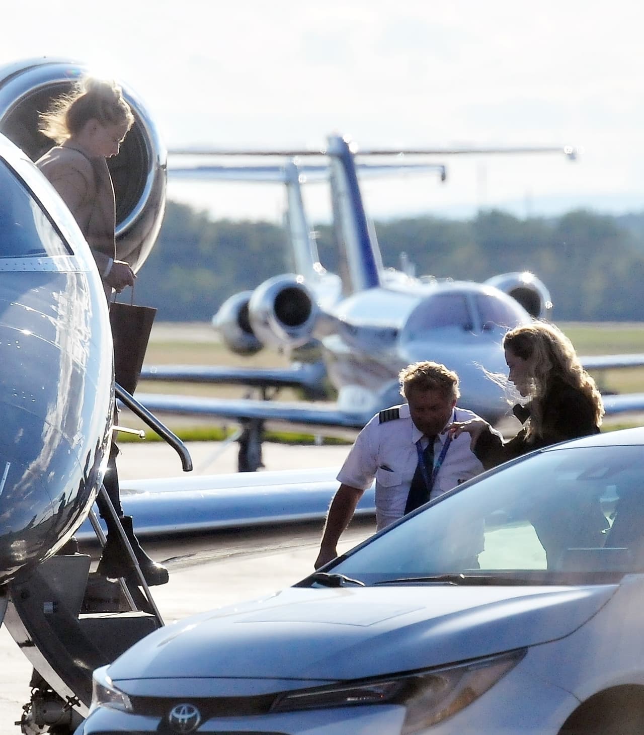 El 9 de junio la actriz fue fotografiada al salir de un
<b> jet privado</b> en Washington DC.
<br>