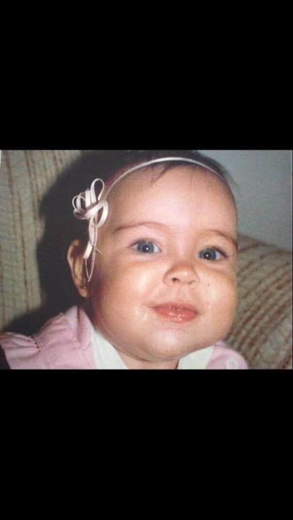 Esta tierna bebé con el paso del tiempo llegó a las telenovelas para ser una terrible villana. Sí, es la mismísima 
<b><a href="http://www.univision.com/temas/sara-corrales">Sara Corrales</a></b>.