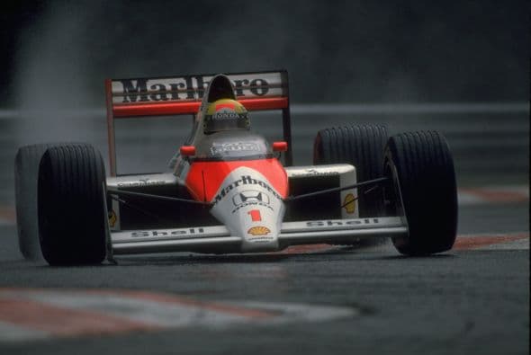 En el año 1988 Ayrton Senna firmó con la escudería McLaren, gracias a la buena relación que había establecido con Honda, quien también proveía de motores a su nueva casa. Allí formó equipo con el francés Alain Prost con quién cultivó una rivalidad intensa y legendaria.