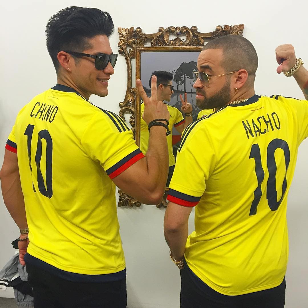 Antes de formar el dúo Chyno y Nacho, los cantantes pertenecieron al grupo Calle Ciega.