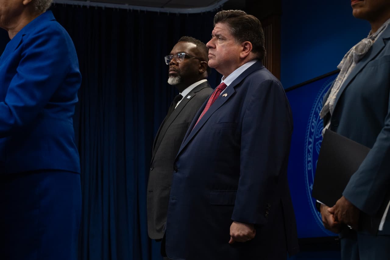 La vicegobernadora Juliana Stratton se unió al mensaje de apoyo. “Aunque no podemos eliminar el miedo, sí podemos equiparnos para enfrentar cualquier situación”, declaró, al subrayar la importancia de la preparación.
<br>