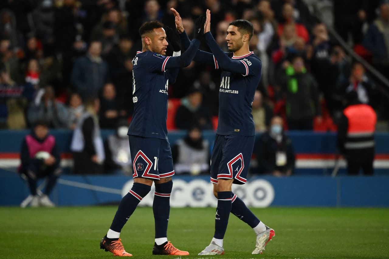 El PSG goleó al Lorient gracias a los dobletes de Neymar y Mbappé, así como otro tanto de Messi.