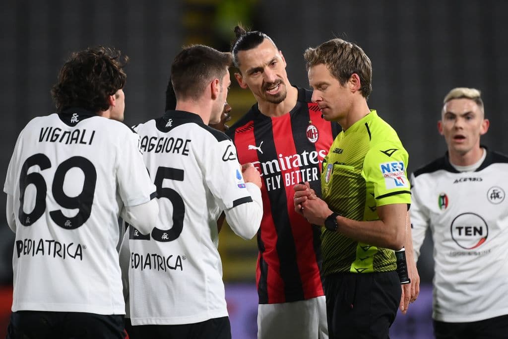 Giulio Maggiore (56’) y Simone Bastoni (67’) marcaron los tantos para despachar al Milan, quienes se quedaron con 49 unidades amenazados por el Inter (47). El siguiente compromiso para el cuadro de Pioli será ante Estrella Roja en la Europa League.