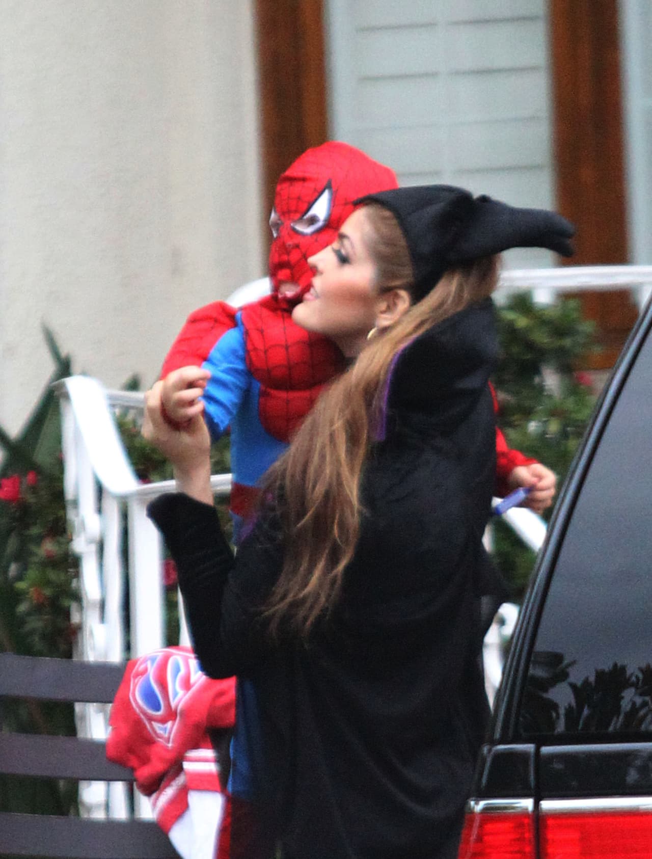 Ana Bárbara iba vestida de Maléfica, mientras su hijo era Spider-Man.