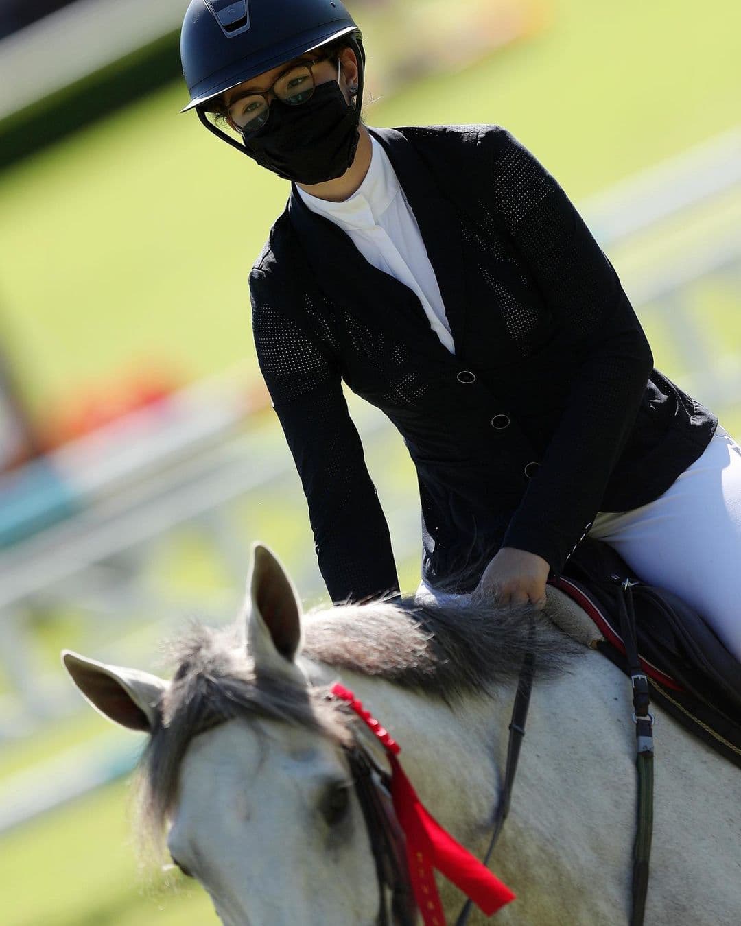 Emily se ha logrado destacar como una promesa de la equitación y su padre como era de esperarse, la apoya incondicionalmente.