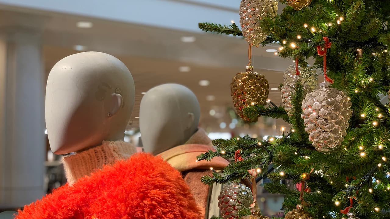 “No compres el regalo que el niño quiere si no lo puedes hacer, mejor cómprale lo que se ajuste al presupuesto familiar y explícaselo a tu hijo”: dice el economista, Daniel Yáñez.