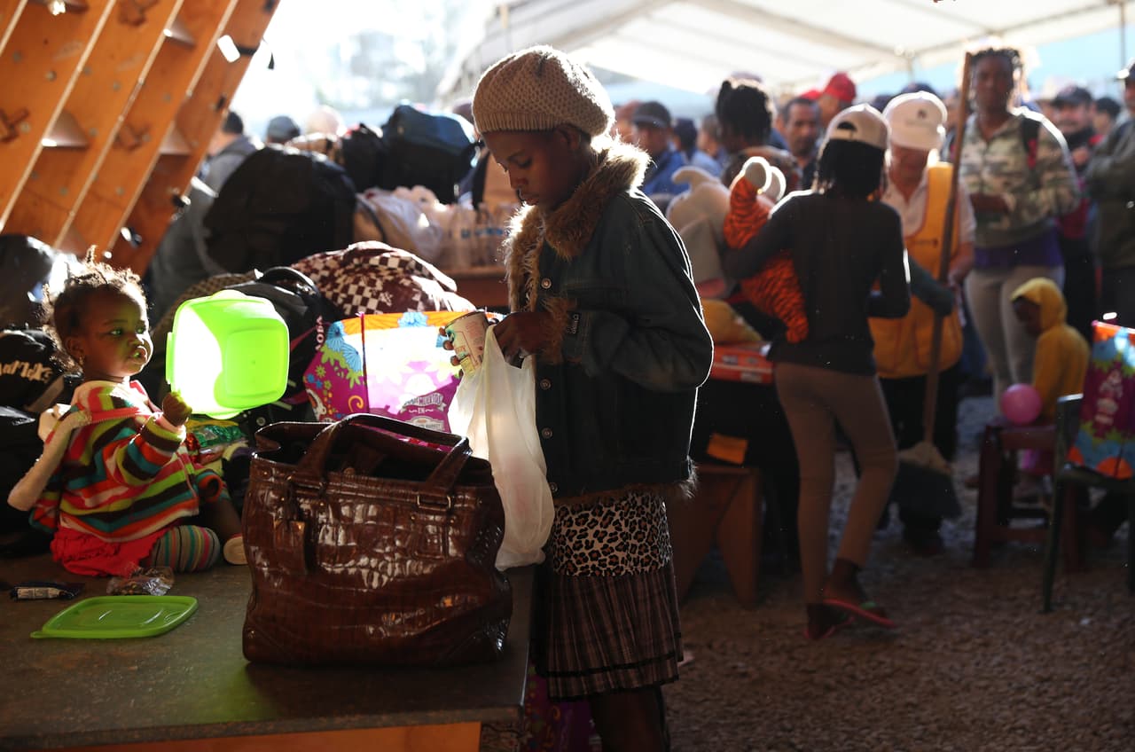 En el centro Desayunador Salesiano Padre Chava se sirven desayunos a más de 1,000 migrantes al día. Muchos de ellos son personas que han sido deportadas de EEUU.