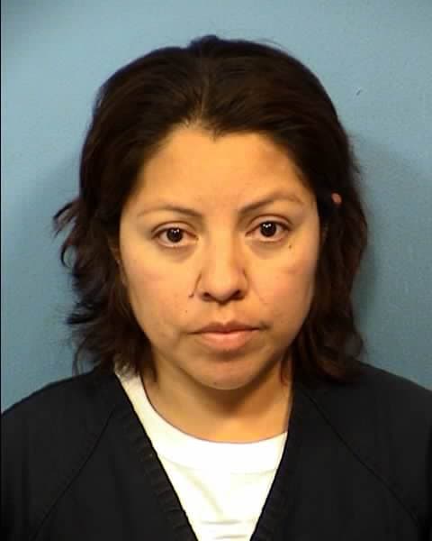 Acusan a madrastra de presuntamente poner quitaesmalte en la mamila de bebé de 17 meses