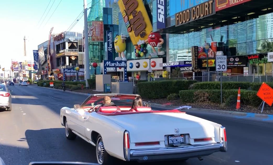 El Gordo se llevó a Clarissa a recorrer la avenida principal de Las Vegas y en el camino él recordó que Elvis Presely vivió uno de las mejores etapas de su vida en esta ciudad.