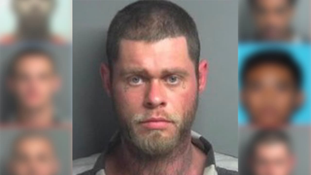 Timothy Rufus Jr. Robinson, 30 años. Está acusado de evadir un arresto mientras conducía un vehículo. Fue visto por última vez en la calle O’Connor Drive, en Splendora, Texas.