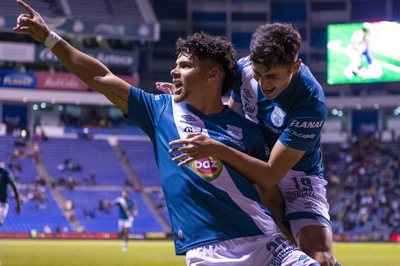 Maxi Araujo entró la ventaja para Puebla al 80'.