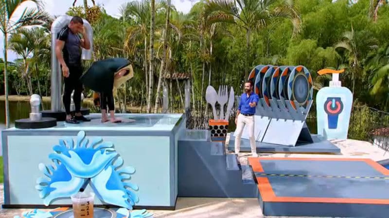 Lorena y Roberto lograron superar la prueba, pero él salió lastimado del oído, debido a que tiene reventado el tímpano, por lo que al exprimir a su esponja le entró agua y comenzó a sentir mucho dolor.