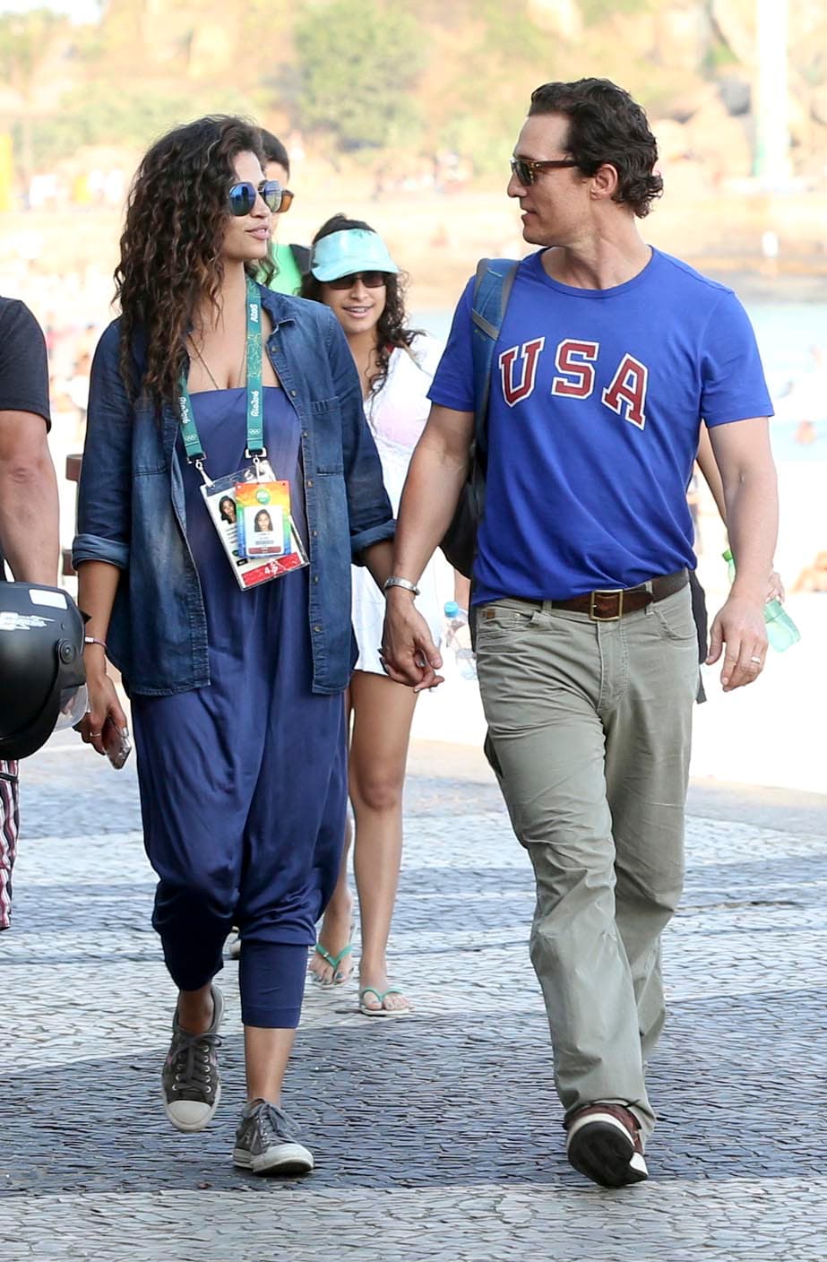 Pasearon tomaditos de la mano.