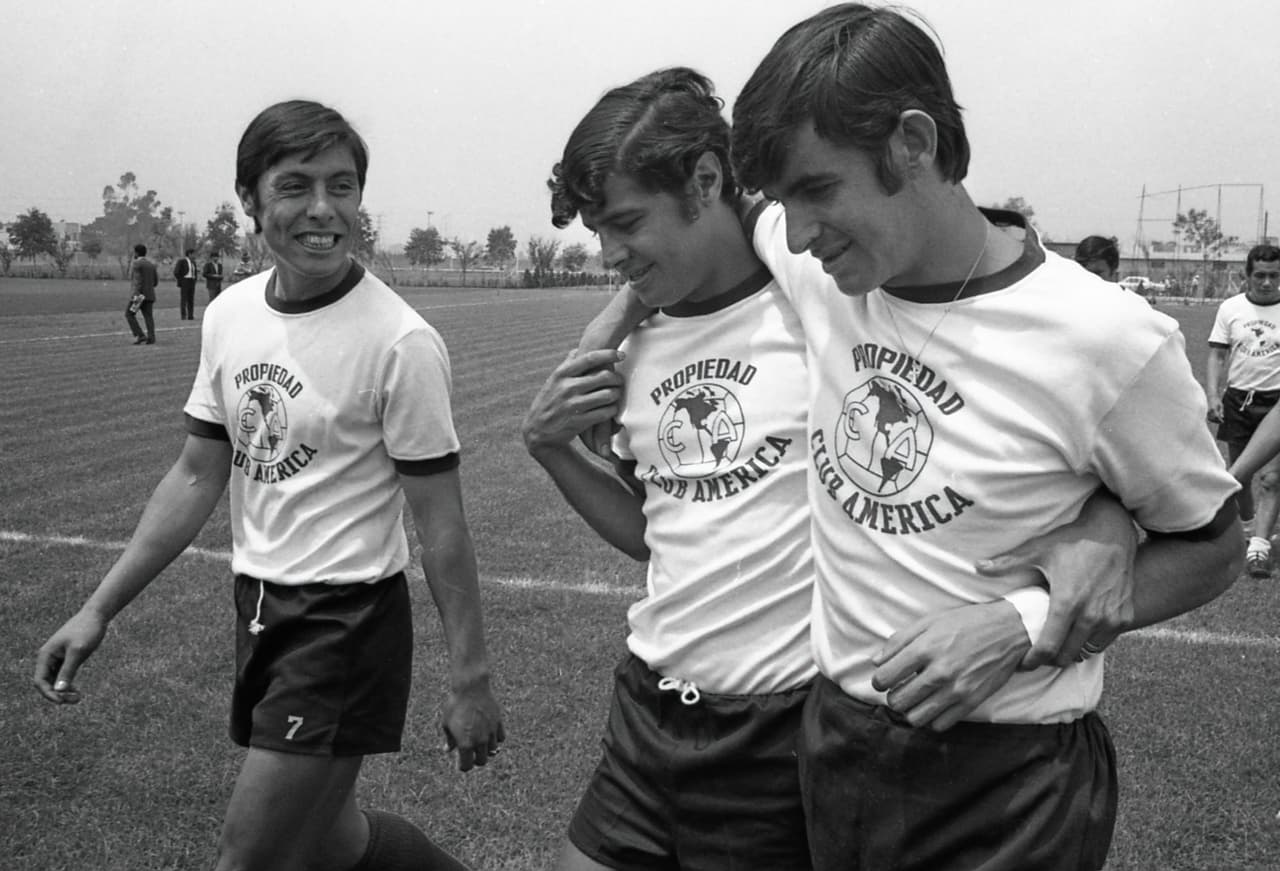 Horacio López Salgado
<br>
<br>Mientras jugaba en el América, López logró anotarle tres veces al Cruz Azul.