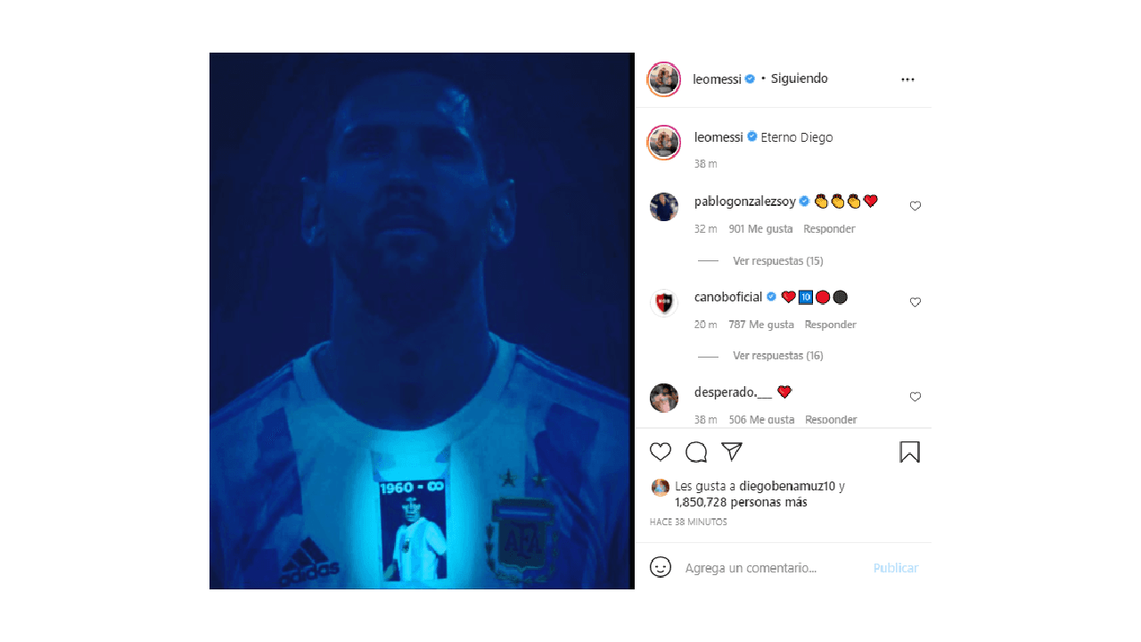 Se cumple un año de la partida de Diego Armando Maradona y el mundo del futbol lo recuerda con diferentes gestos, homenajes por parte de clubes y fanáticos y publicaciones en redes sociales; D10s sigue presente.