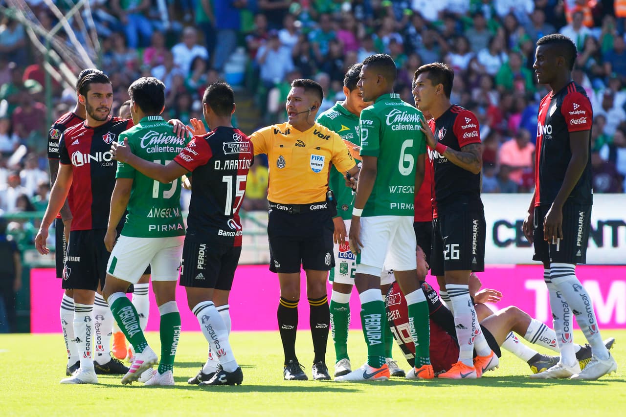 Una jugada polémica en la que cayó el colombiano Jefferson Duque en el área del León causó polémica entre los jugadores.