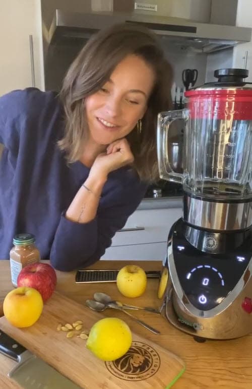 "
<b>La empecé a sentir (a mi mamá) ahí</b>", admitió. "Mi mamá cocinaba mucho". 
<br>