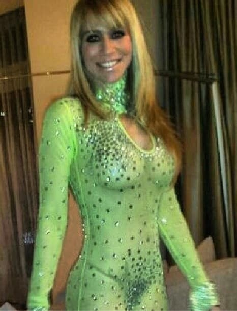 Y ahora podrás tenerla en los escenarios. No le pierdas la vista a su #SweetRevenge tour.