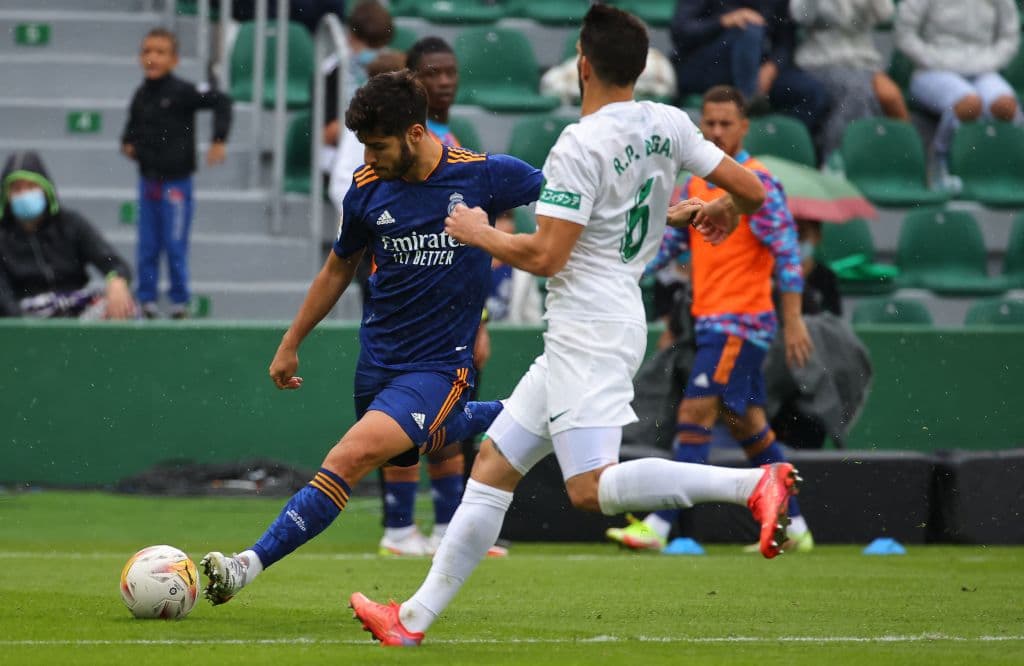 Vinicius Junior se luce con un doblete y la da la victoria 1-2 al Real Madrid sobre el Elche.